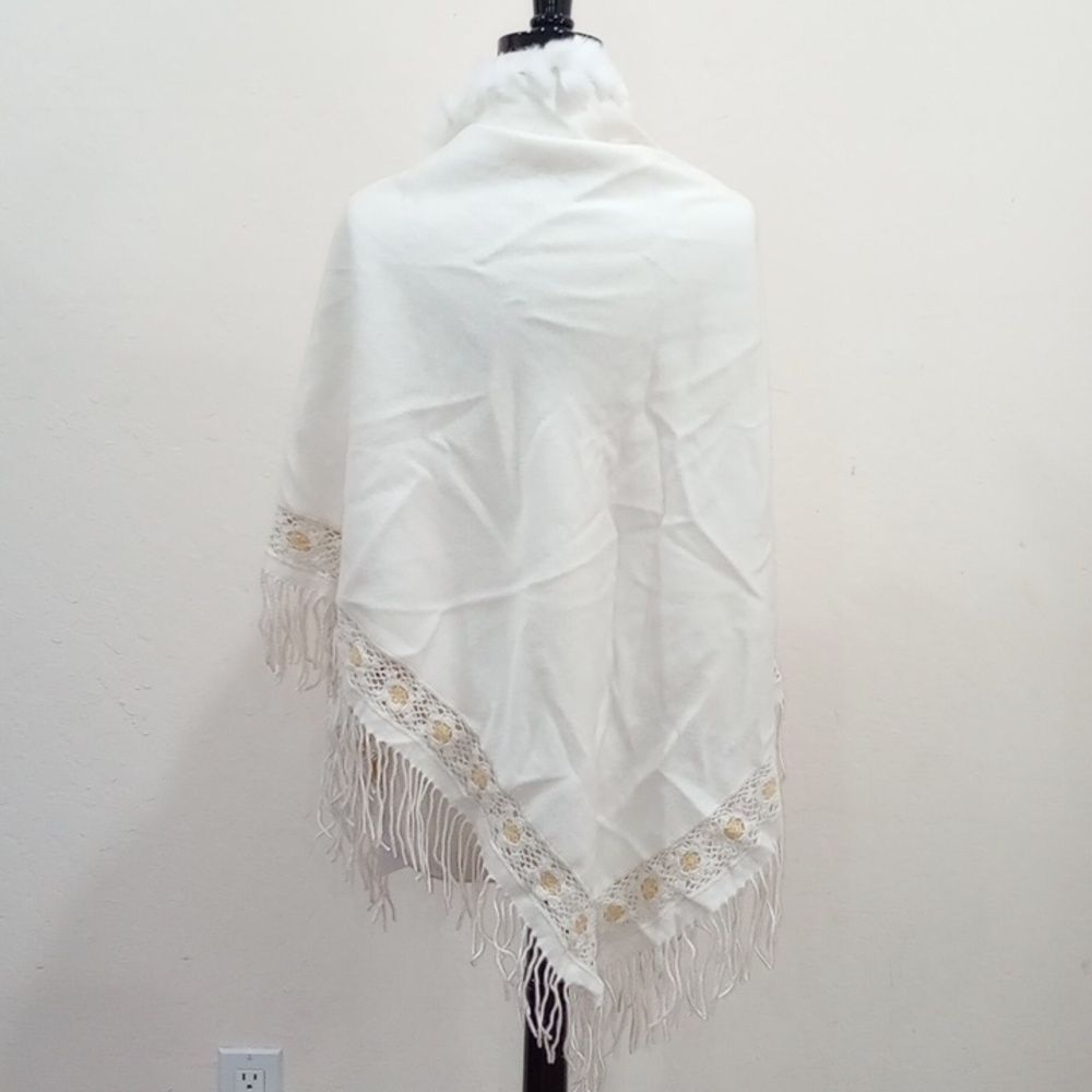 Erdos Ivory Fringed Cashmere Shawl - New! - Picture 5 of 14